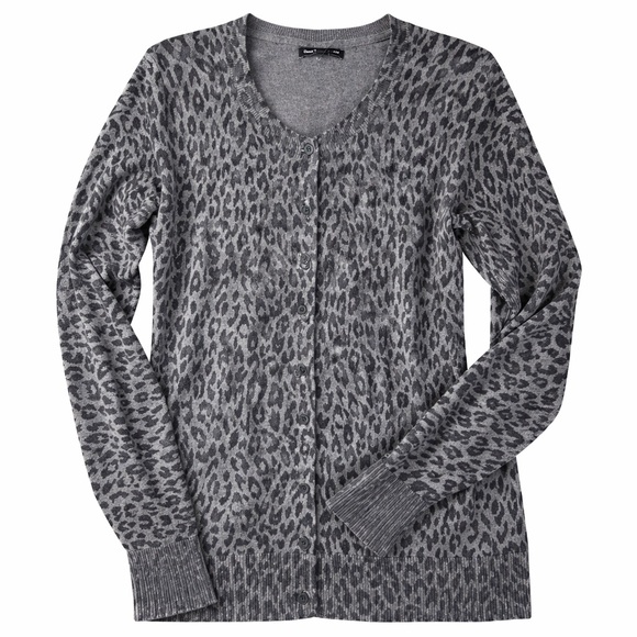 GAP Sweaters - ✨ GAP Gray Leopard Animal Print Cardigan Sweater Small S Cotton Button Front